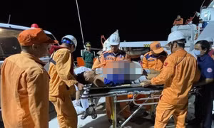 Cứu nạn thuyền viên bị tai nạn lao động trên biển