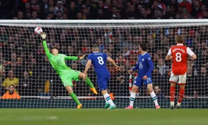 Arsenal trở lại đỉnh bảng Ngoại hạng Anh