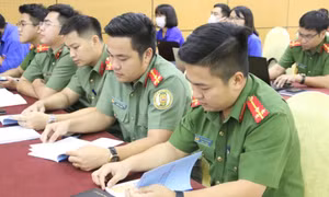 Đấu tranh chống quan điểm sai trái, thù địch trên không gian mạng 