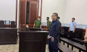 Làm giả văn bản tố tụng, cựu điều tra viên lãnh án