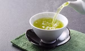 Những người không nên uống trà xanh