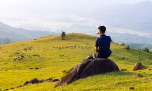 Trekking, cắm trại trên đồng cỏ hàng chục ha ở Quảng Trị