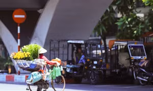 Nắng nóng tiếp diễn ở Bắc Bộ và Trung Bộ, nhiệt độ cao nhất 37 độ C