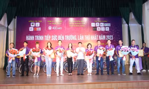 200 học sinh có hoàn cảnh khó khăn ở TX Quảng Yên được trao tặng xe đạp