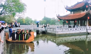 Quan họ đưa chân du khách về với đền Đô