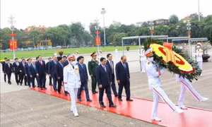 Lãnh đạo Đảng, Nhà nước vào Lăng viếng Chủ tịch Hồ Chí Minh nhân kỷ niệm 47 năm Ngày giải phóng miền Nam