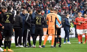 Bayern Munich nguy cơ bị trừng phạt sau sự cố 12 cầu thủ trên sân