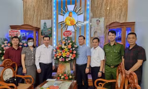 Lãnh đạo Mặt trận Tổ quốc tỉnh thăm, tặng quà nhân dịp Lễ phục sinh 2022
