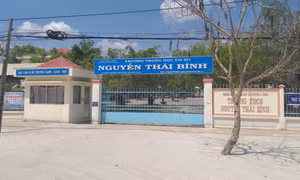 Một nam sinh lớp 6 ở Cà Mau nhảy lầu trong giờ học