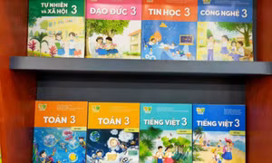 Sách giáo khoa mới giá cao gấp 2-3 lần sách cũ