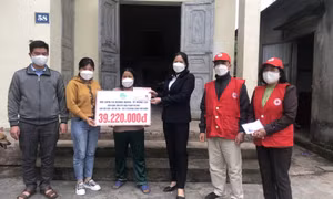 Hội LHPN xã Quảng Nghĩa (Móng Cái) hỗ trợ gia đình hội viên hoàn cảnh khó khăn
