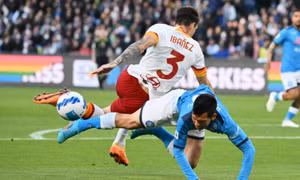 Roma thoát thua phút bù giờ