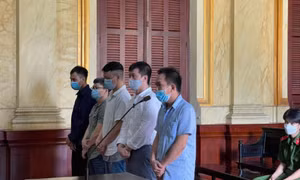 Tổ chức đánh bạc, 3 cán bộ và các đồng phạm lãnh án