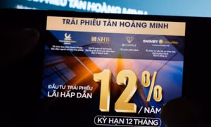 Bỏ tiền tỉ mua trái phiếu lãi suất cao: Nhiều rủi ro tiềm ẩn