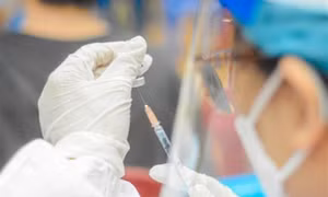Bé gái gần 8 tháng tuổi ở Cà Mau bị tiêm nhầm vaccine COVID-19