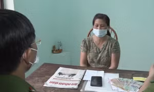 Bán men thông bể phốt nhưng đội lốt cán bộ để lừa đảo hỗ trợ COVID-19