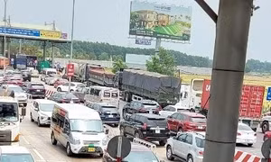Xả trạm thu phí T2 trên QL51 ngay sáng đầu tiên kỳ nghỉ lễ 30/4-1/5