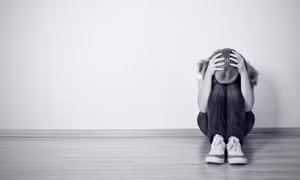 Dấu hiệu cảnh báo trẻ vị thành niên mắc chứng trầm cảm