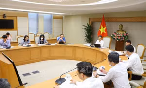 Tháo gỡ vướng mắc về nhập khẩu trang thiết bị y tế và khai báo y tế điện tử khi nhập cảnh
