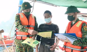 Đồn Biên phòng Cửa khẩu Cảng Hòn Gai: Tăng cường biện pháp chống khai thác thủy sản trái phép