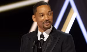 Will Smith nhận cái quay lưng đầu tiên sau cái tát tại Oscar