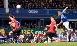 Everton quật ngã Man Utd