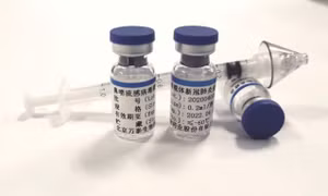 Việt Nam thử nghiệm vaccine Covid-19 dạng xịt