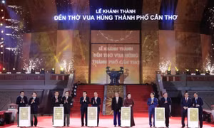 Chủ tịch nước dự lễ khánh thành Đền thờ Vua Hùng tại thành phố Cần Thơ