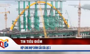 Hợp long nhịp chính cầu Cửa Lục 3