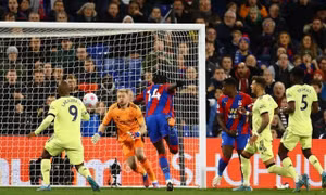 Arsenal thảm bại tại Ngoại hạng Anh