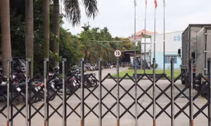 Nữ công nhân sinh con tại nhà vệ sinh rồi vứt bỏ ra trình diện