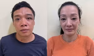 Người phụ nữ cầm dao bầu rượt đuổi nhân viên quán bia ở Hà Nội