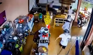 Bắt tạm giam 12 học sinh trong vụ xông vào quán cà phê chém người tử vong