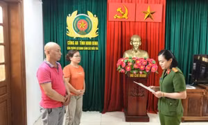 Khởi tố cặp vợ chồng ở Ninh Bình về hành vi đưa hối lộ để làm bìa đỏ