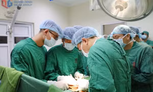 Làm chủ kỹ thuật ghép thận, trao thêm cơ hội sống