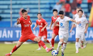 VFF kỷ luật Đinh Viết Tú vì giơ ngón giữa với khán giả