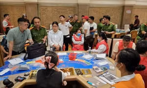 Triệt phá sòng bạc "khủng" núp bóng khu vui chơi quốc tế, thu giữ hơn 301 tỉ đồng