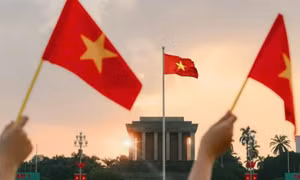 Khúc tráng ca tháng Năm - Thơ Hoa Trang
