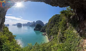 Kỳ quan Vịnh Hạ Long qua những "mắt thần" đá vôi