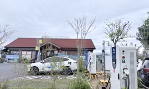 Trạm sạc tại Khu cảnh quan sông biên giới Trung - Việt , Đông Hưng, Trung Quốc chính thức đi vào hoạt động