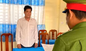 Khởi tố chủ cơ sở sản xuất 10 tấn cà phê giả từ bắp, đậu nành rang tẩm phụ gia