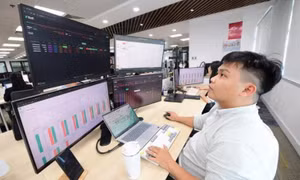 Nhà đầu tư bán tháo ồ ạt, chứng khoán mất gần 95 điểm khi chốt phiên