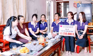 Trao hỗ trợ gần 280 triệu đồng cho gia đình người hiến tạng