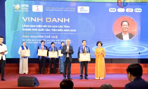 Đồng hành với du lịch Quảng Ninh