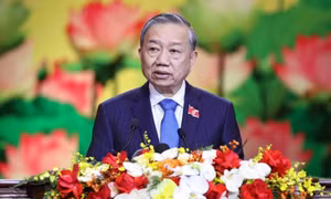 Ánh sáng Hồ Chí Minh soi đường cho chúng ta đi