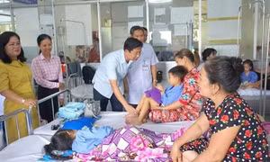 Đồng Tháp: 81 người nghi ngộ độc thức ăn tại trường, 42 bệnh nhân đang điều trị