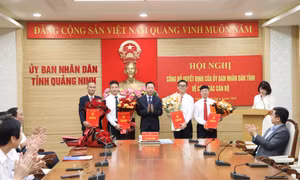 Công bố các quyết định của UBND tỉnh về công tác cán bộ