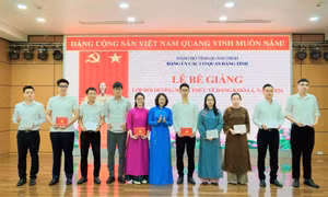 Bế giảng lớp bồi dưỡng nhận thức về Đảng khóa I năm 2026