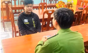 Tạm giữ đối tượng dùng dao cướp tài sản tại cửa hàng Bách Hóa Xanh ở An Giang