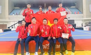 Võ sĩ wushu Thu Thủy giành huy chương vàng Cúp tán thủ thế giới 2026
